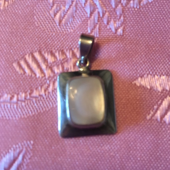 Jewelry - Opal pendant